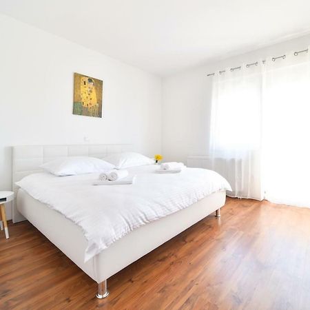 Apartman Space Ražanac Buitenkant foto