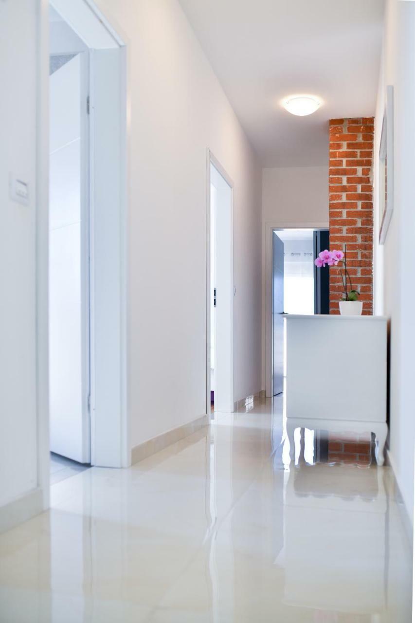 Apartman Space Ražanac Buitenkant foto