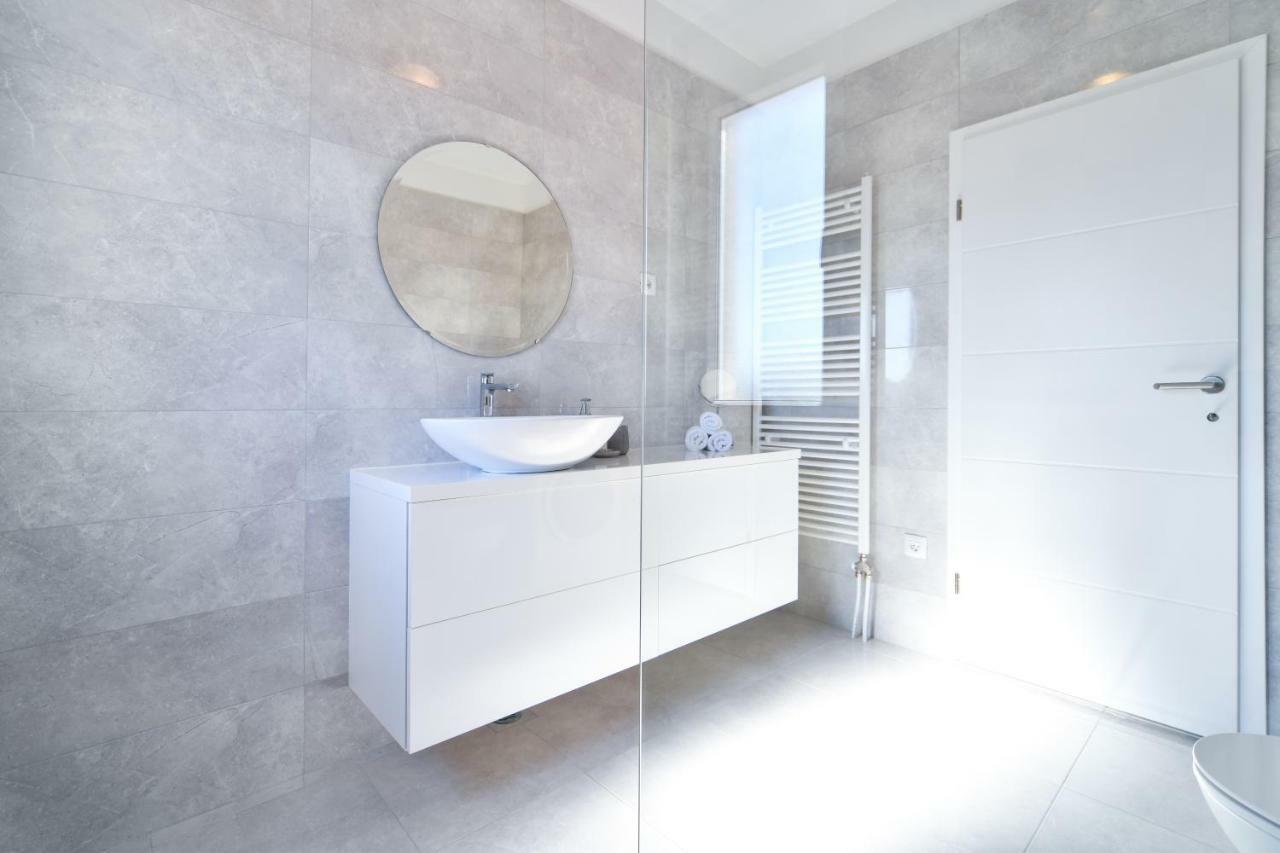 Apartman Space Ražanac Buitenkant foto