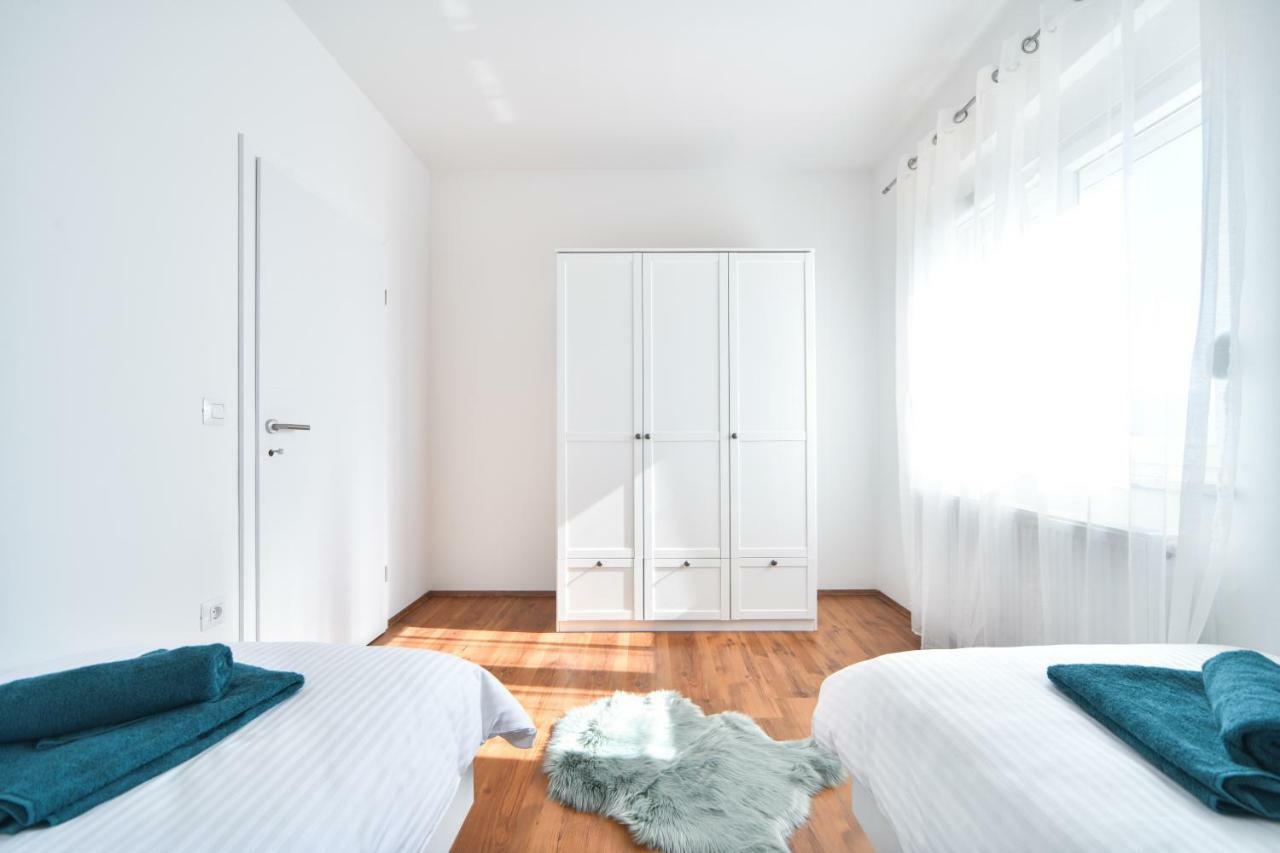 Apartman Space Ražanac Buitenkant foto