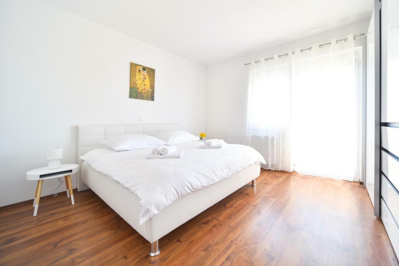 Apartman Space Ražanac Buitenkant foto