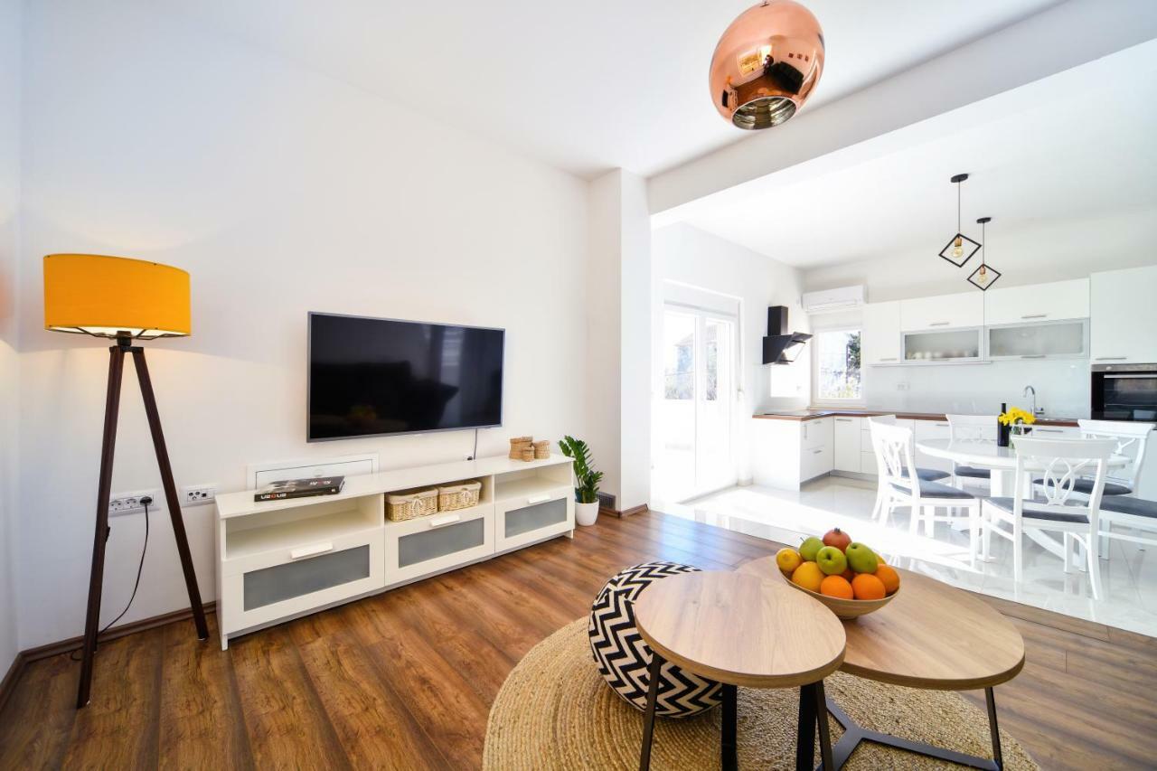 Apartman Space Ražanac Buitenkant foto