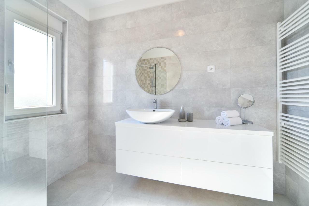 Apartman Space Ražanac Buitenkant foto
