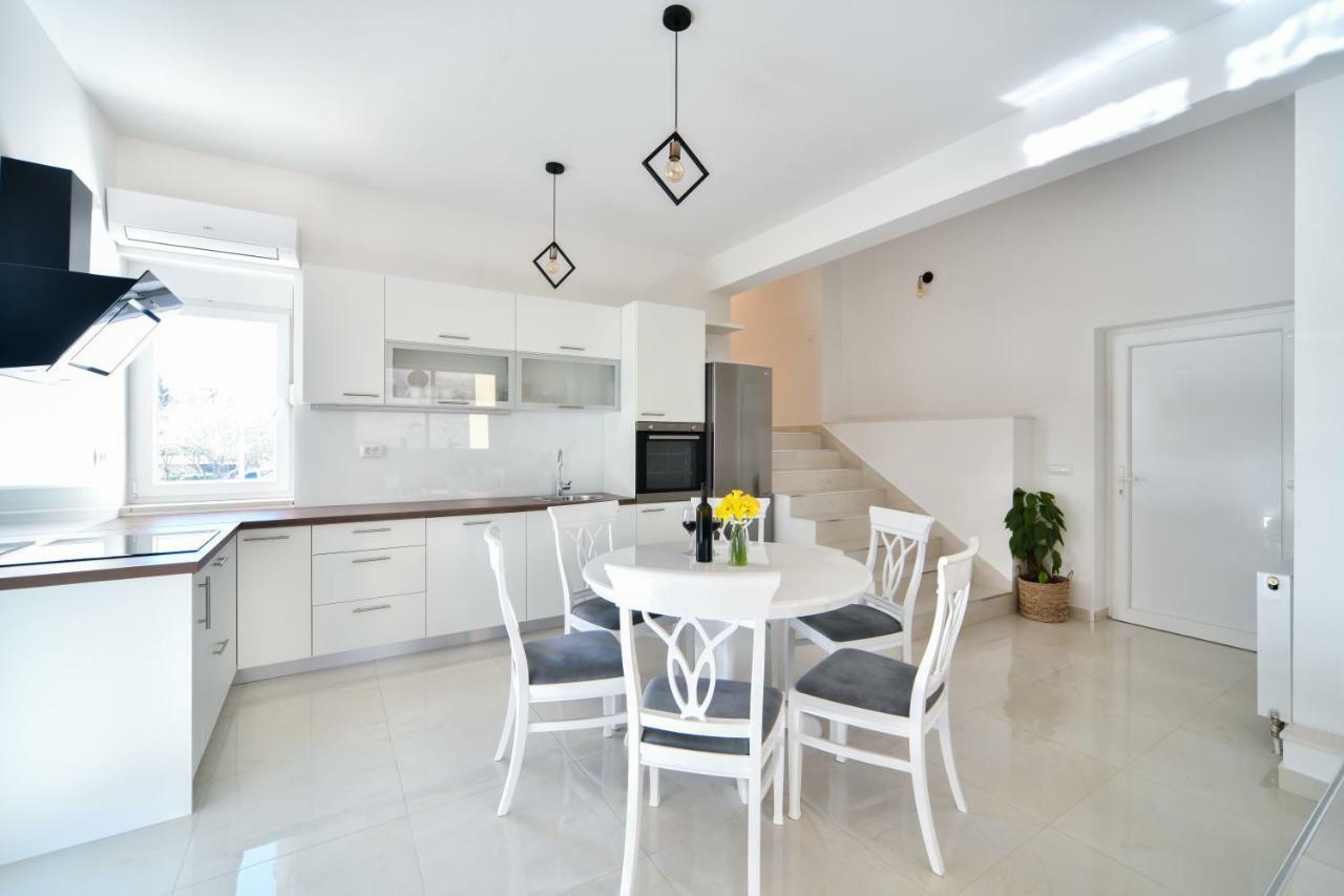Apartman Space Ražanac Buitenkant foto