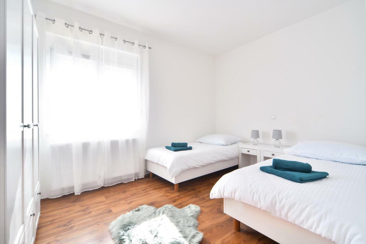 Apartman Space Ražanac Buitenkant foto