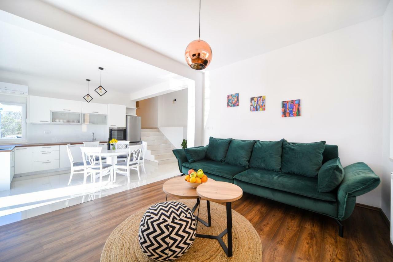 Apartman Space Ražanac Buitenkant foto